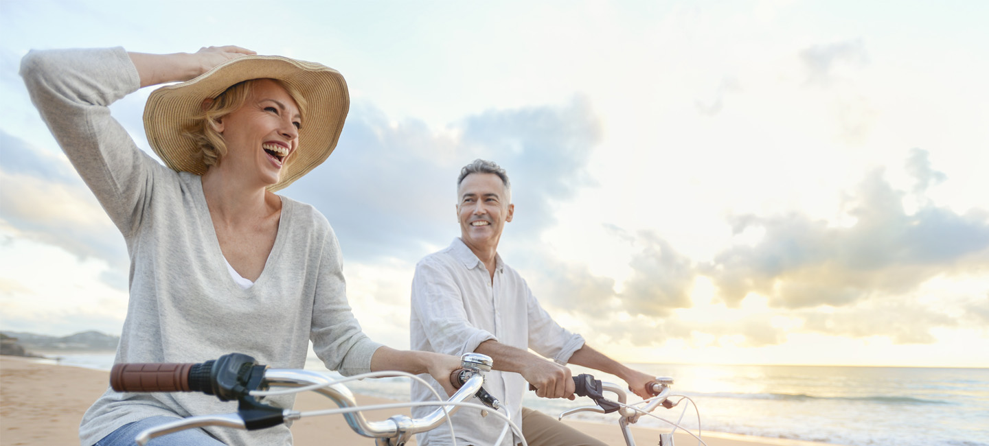 couple on bikes